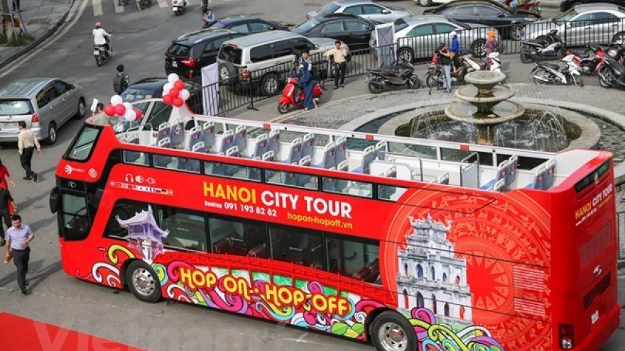 Double-decker city tour gains tourists’ favour