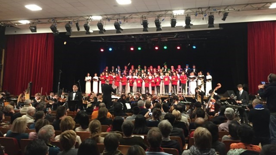 Vietnamese melodies resound in Paris