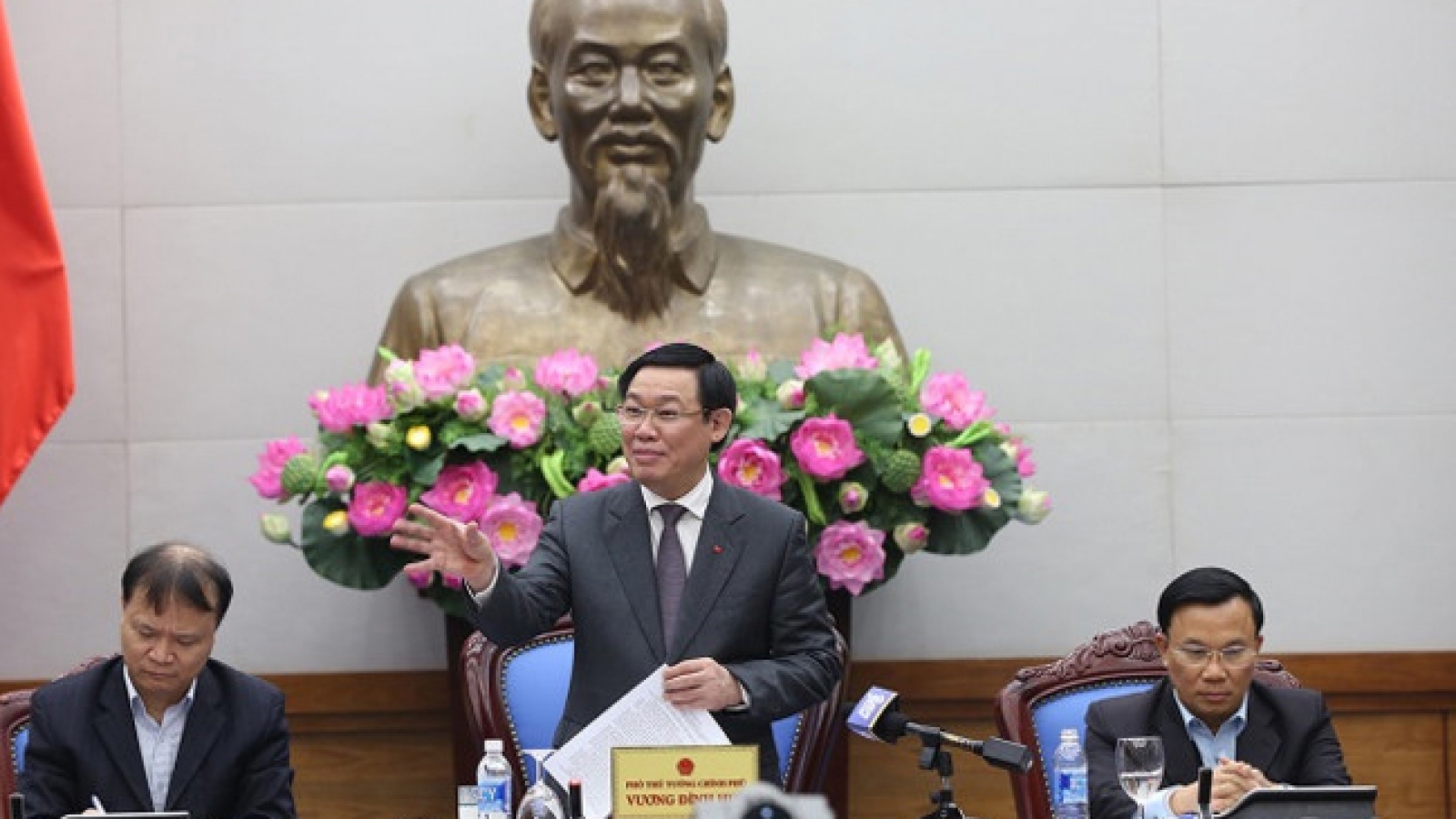 Government aims to keep tight rein on inflation next year