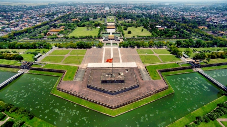 Japanese Emperor and Empress visit Hue imperial city