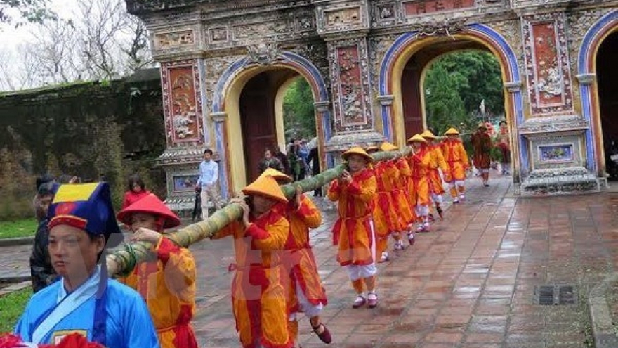 Hue: Neu pole planted to salute Lunar New Year