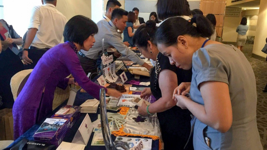 Three central provinces promote tourism in Singapore