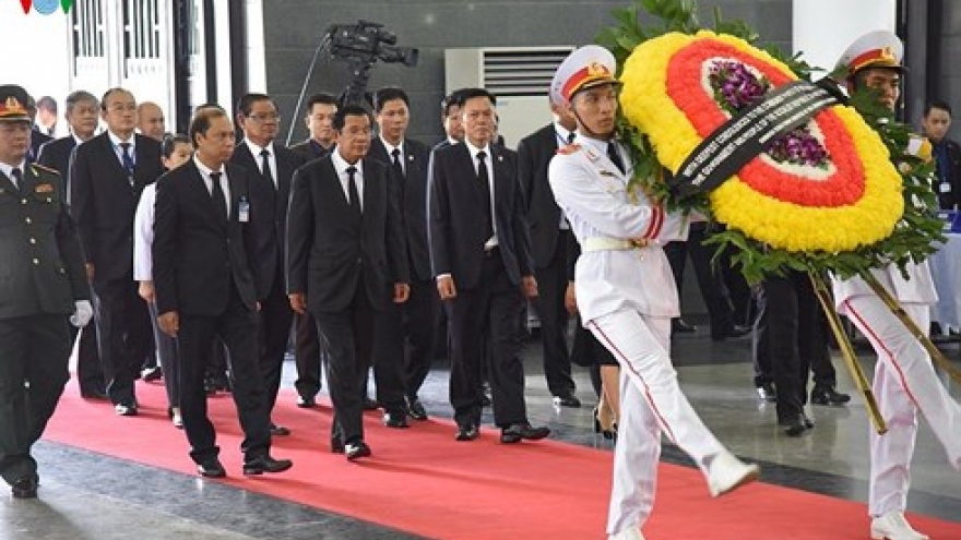1,500 delegations pay homage to President Quang