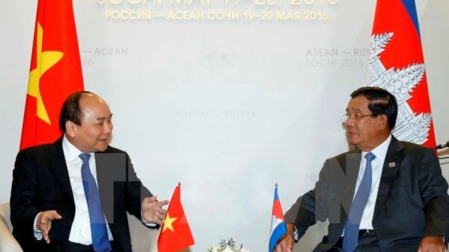 PM holds bilateral meetings on ASEAN-Russia summit sidelines