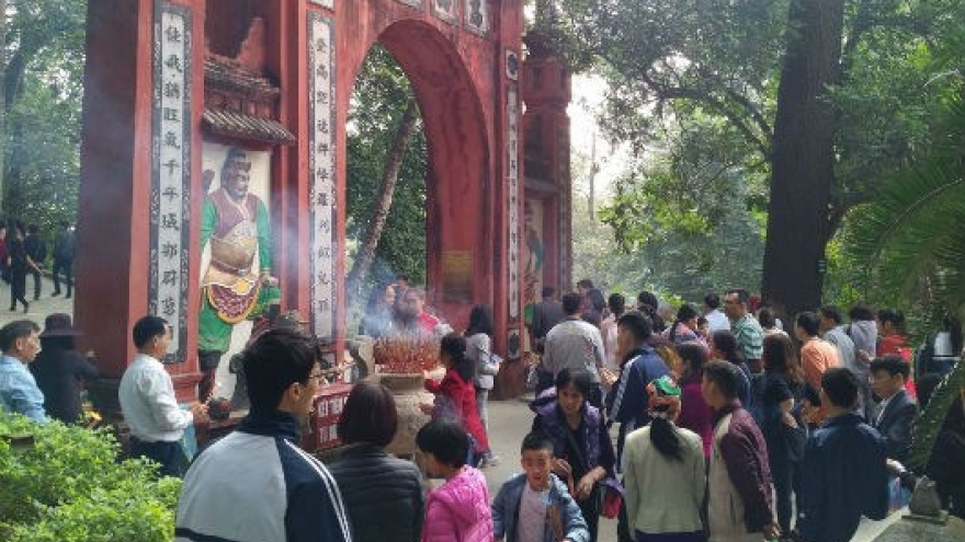 Hung Kings Temples full of worshippers on Lunar New Year