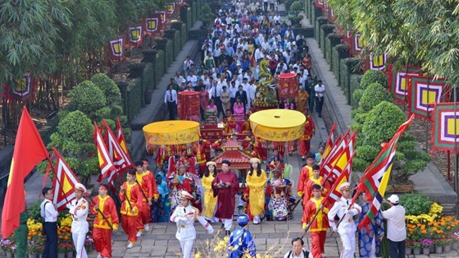 HCM City presents Tet offerings to Hung Kings