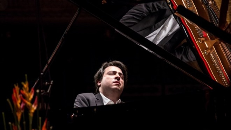 Hungarian pianist Janos Balazs debuts in Hanoi