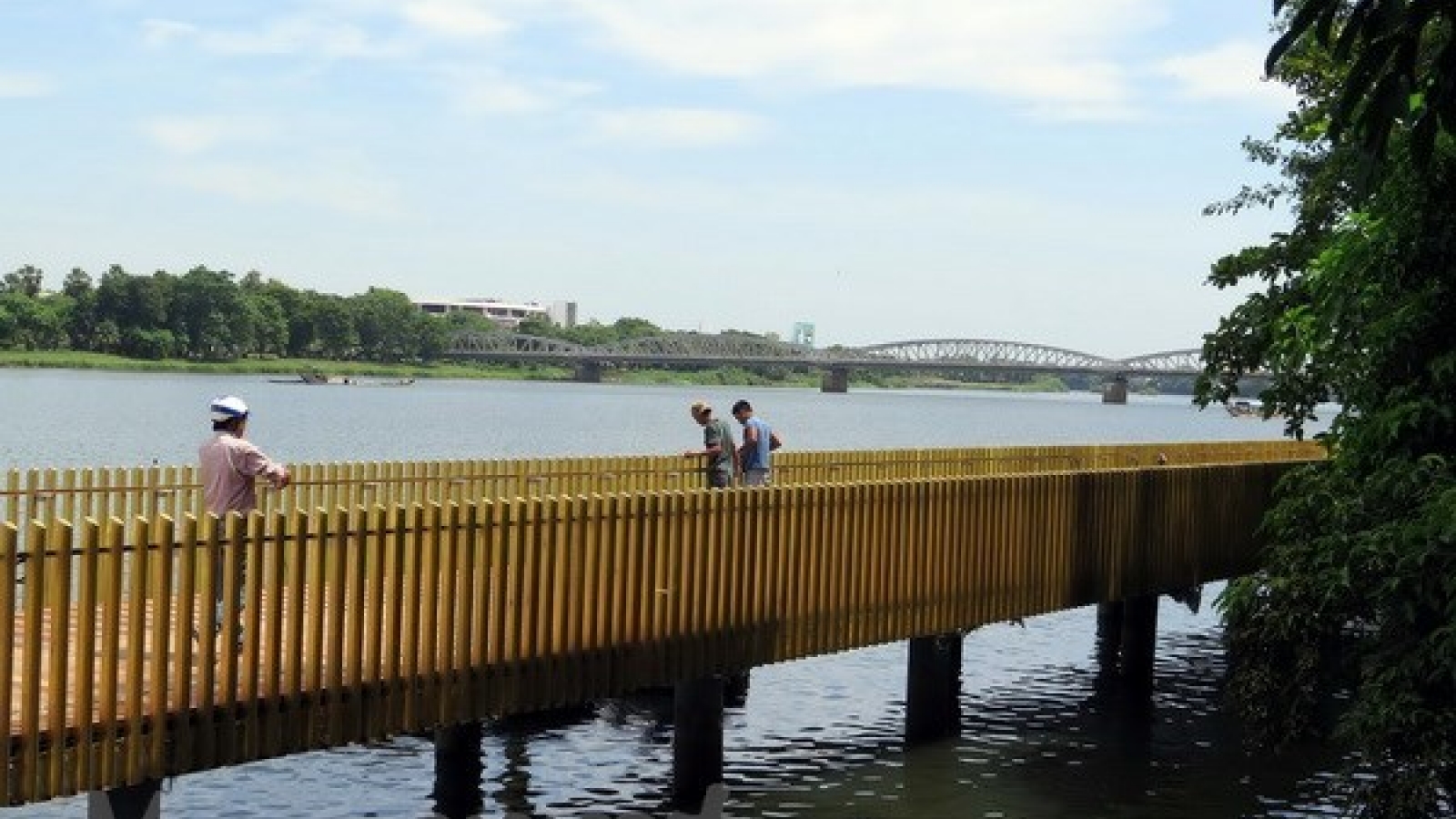 Hue to inaugurate pedestrian road along Huong riverbank in Sept