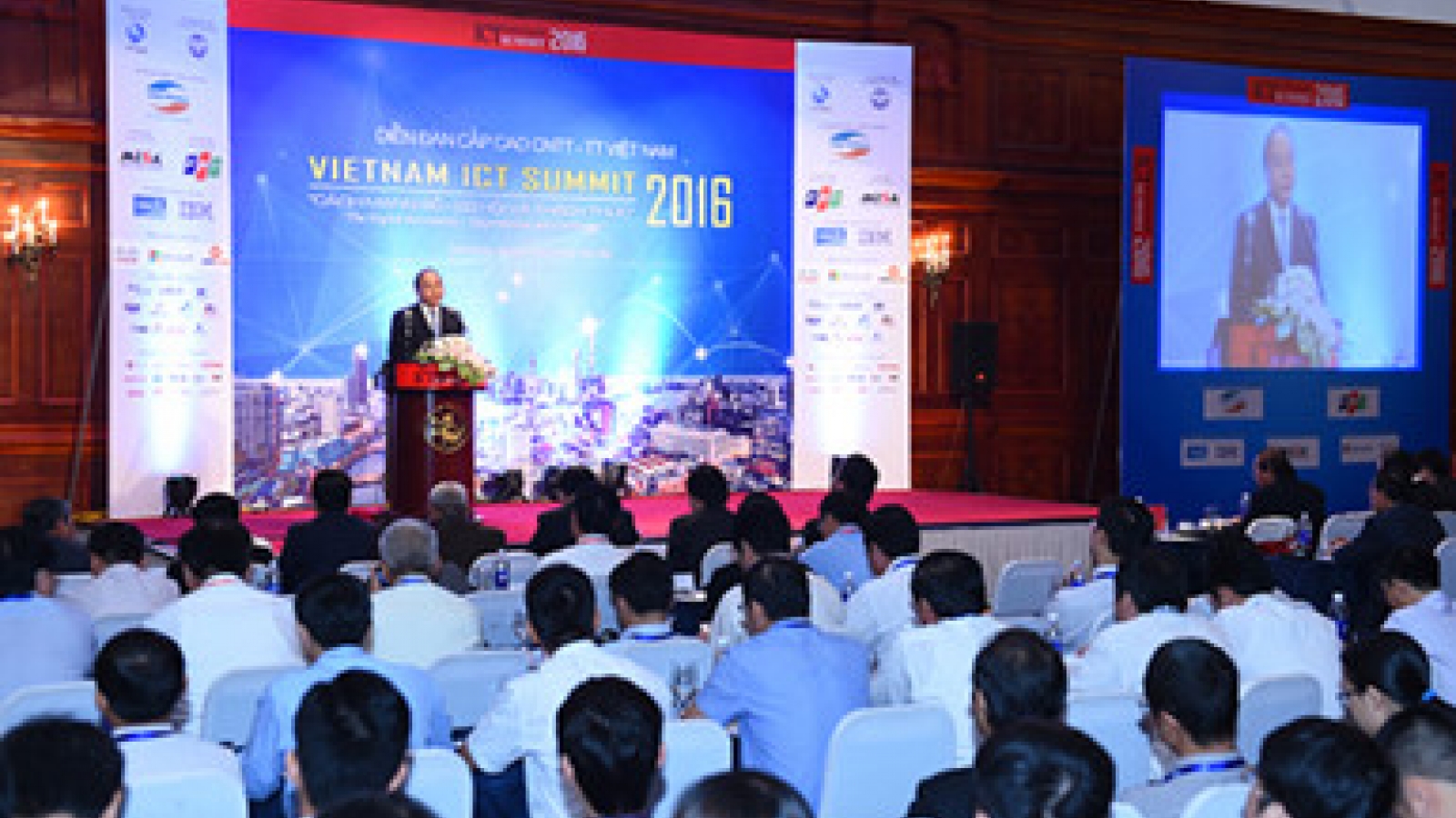 PM Phuc: Embracing the Fourth Industrial Revolution