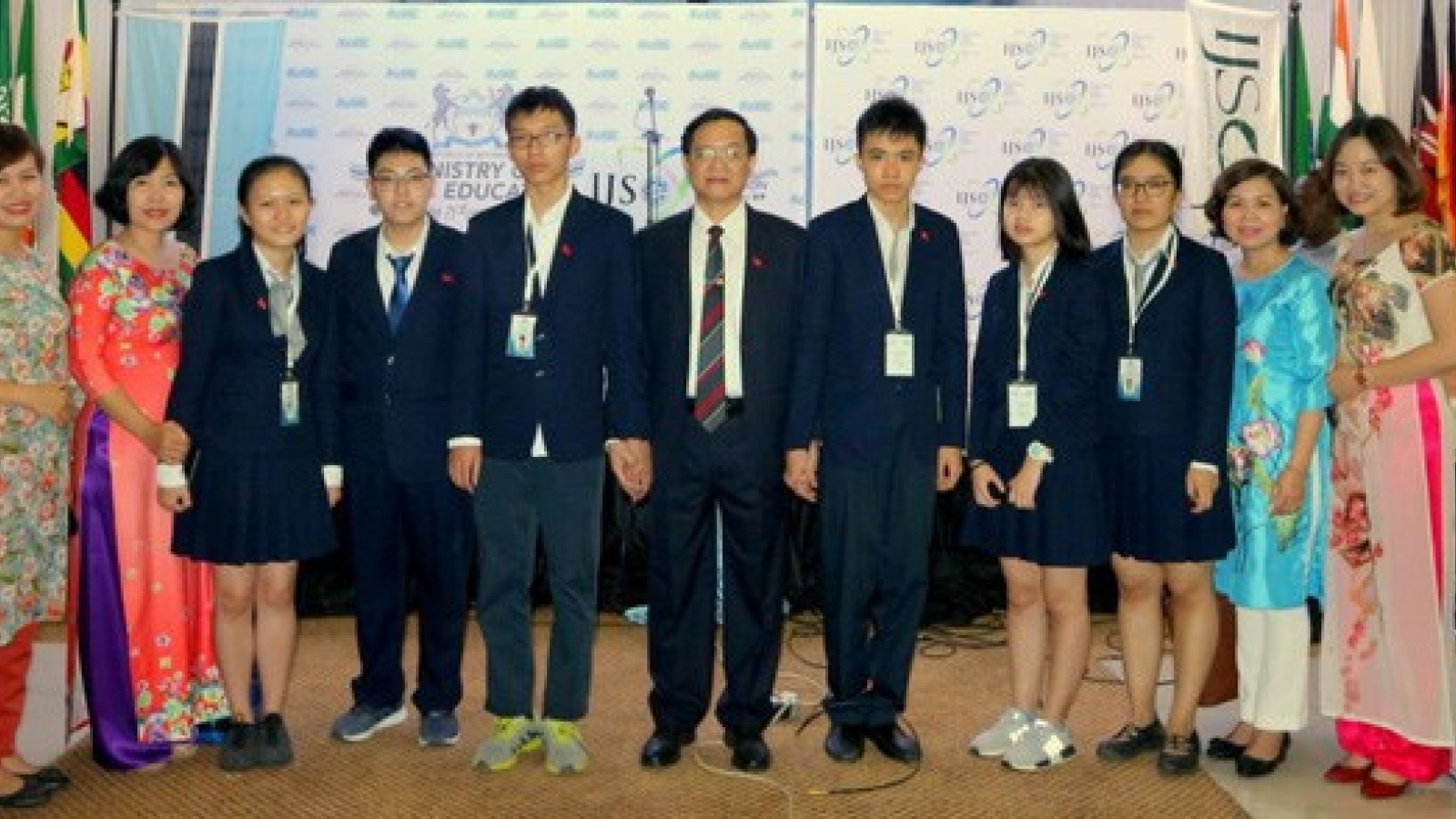 Vietnamese students win high prizes at Int’l Junior Science Olympiad