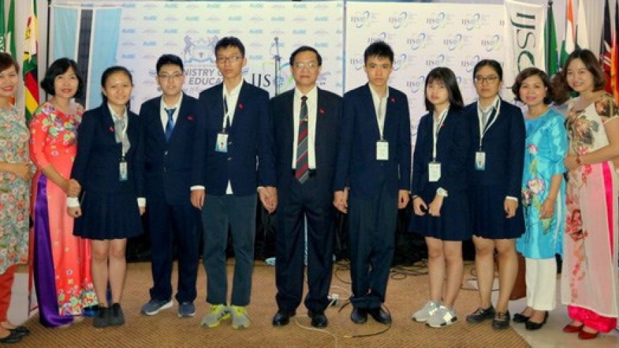 Vietnamese students win high prizes at Int’l Junior Science Olympiad