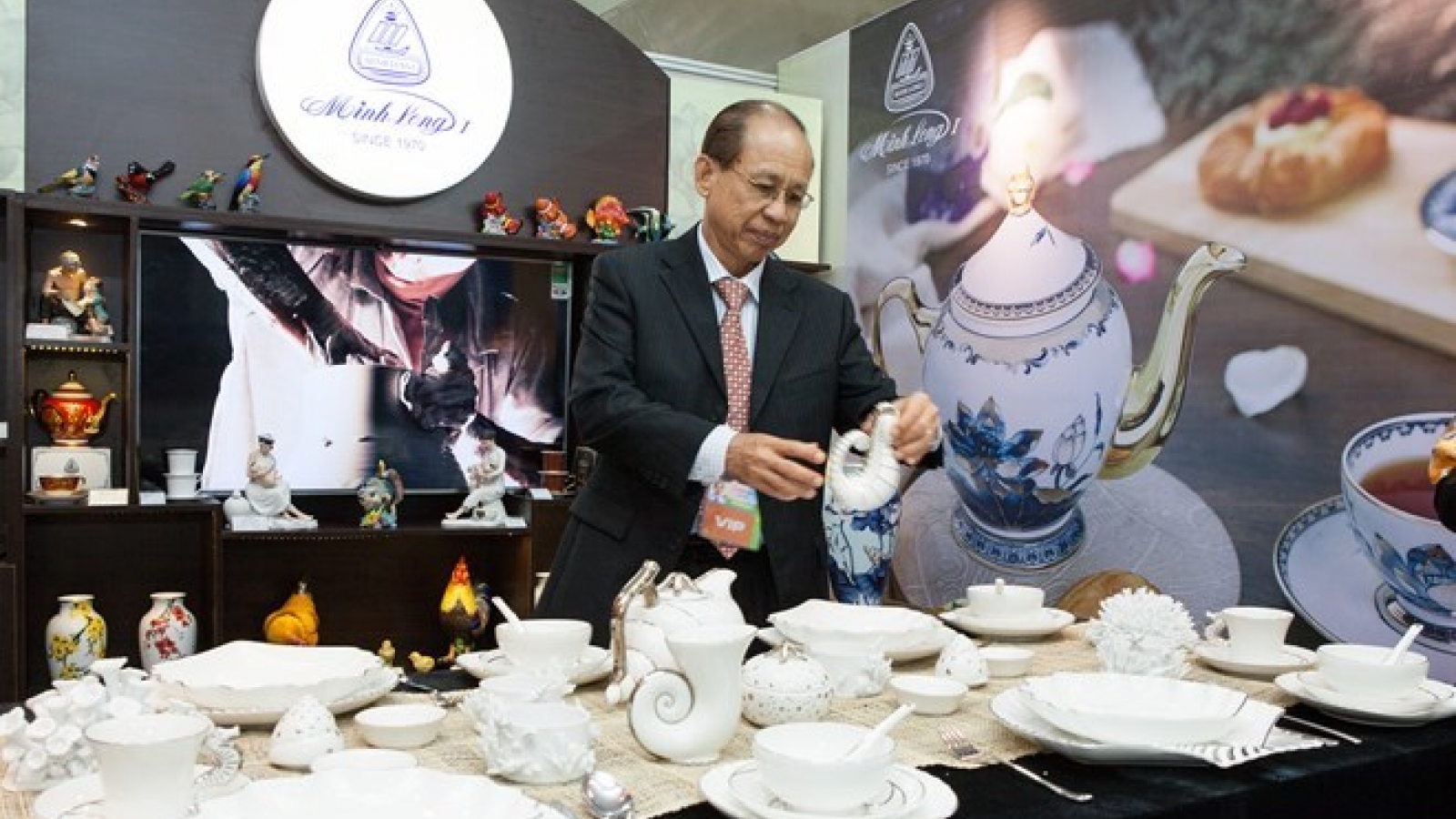Minh Long ceramics on display during APEC 2017 Economic Leaders’ Week