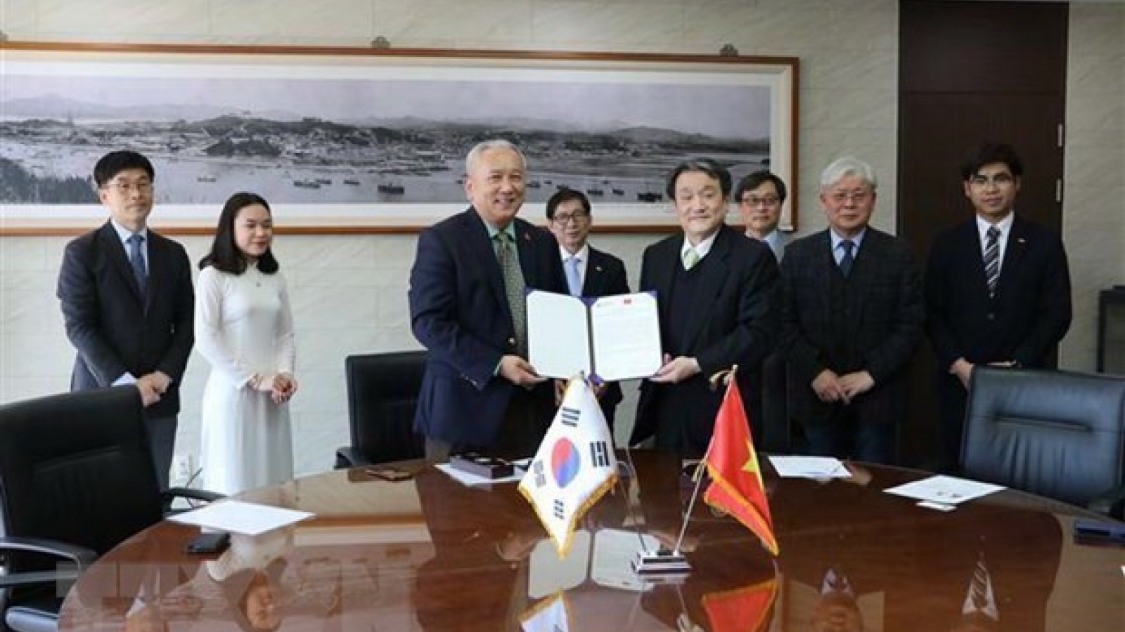 Korean university grants scholarships to Vietnamese students