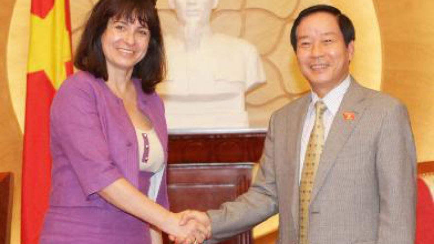 IPU high ranking official visits Vietnam