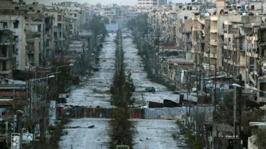 IS advance near Turkish border, civilians trapped