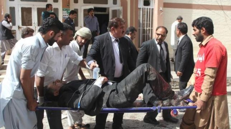 Suicide bomber kills at least 70 at Pakistan hospital, IS claim responsibility