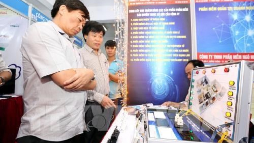 
        Symposium talks information technology amid Industry 4.0
                              
