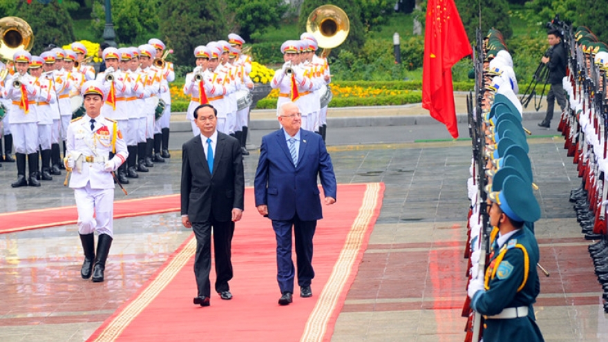 In photos: Israeli President welcomed in Hanoi