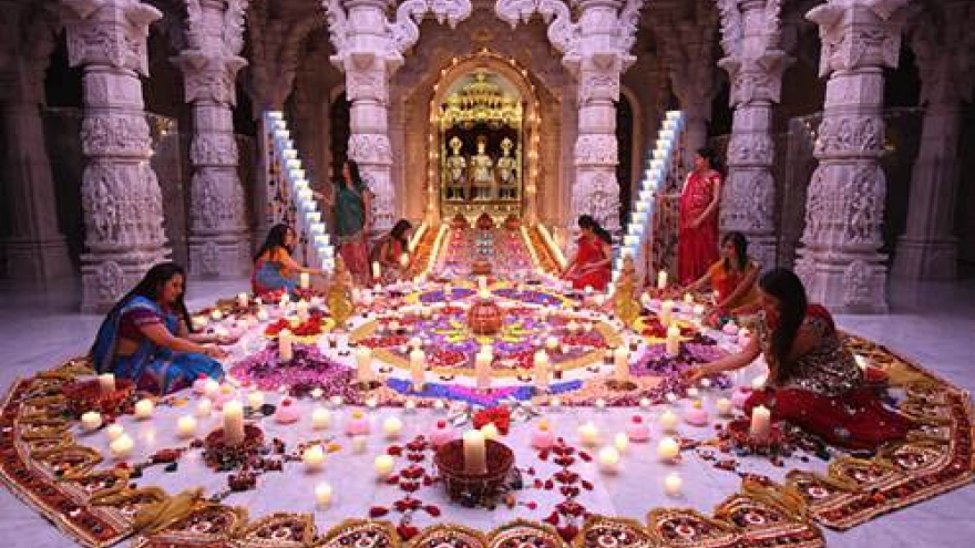Indian light festival shines in Hanoi