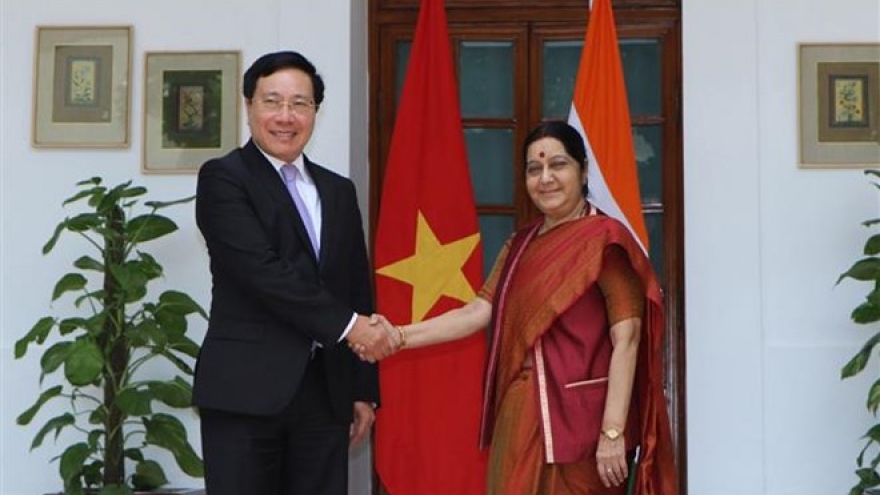 Deputy PM, FM Pham Binh Minh visits India