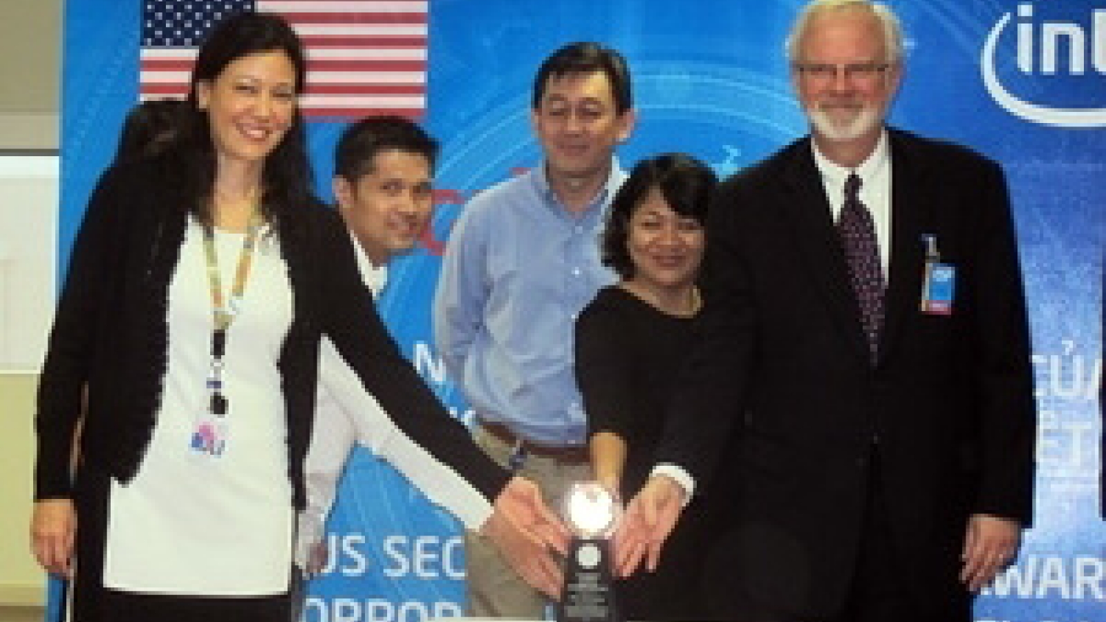 Intel Vietnam wins 2012 ACE for social responsibilities