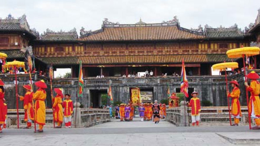 Foreign tourists flock to Vietnam on New Year's Day