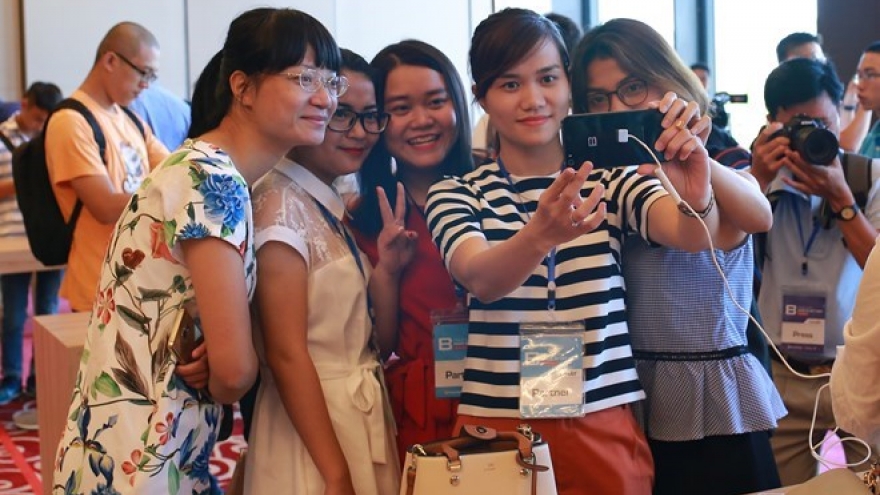 Int’l seminar talks competition management in telecommunications