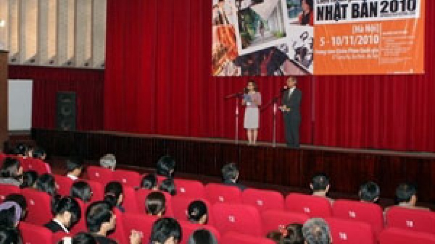
        Japanese drum troupe to tour Vietnam
                              