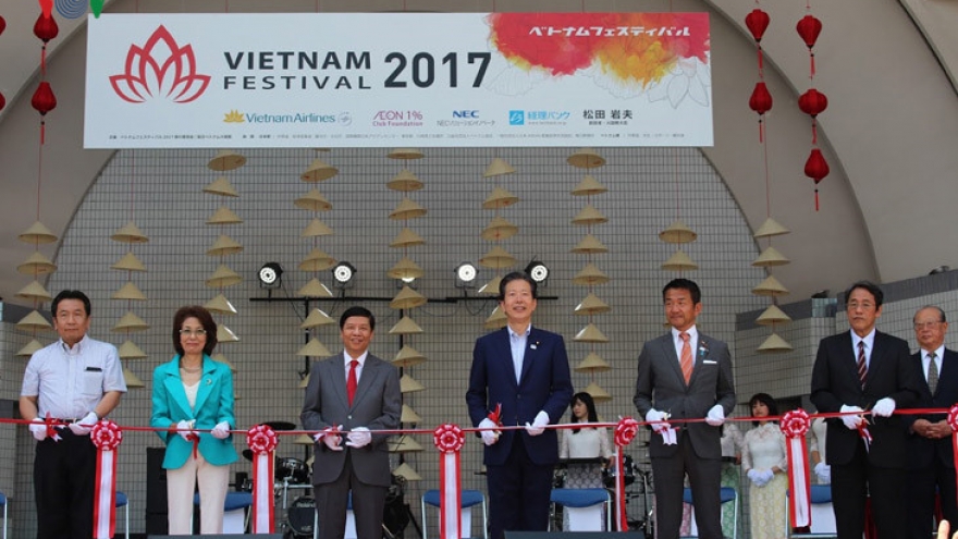 Tens of thousands gather at Vietnamese festival in Tokyo