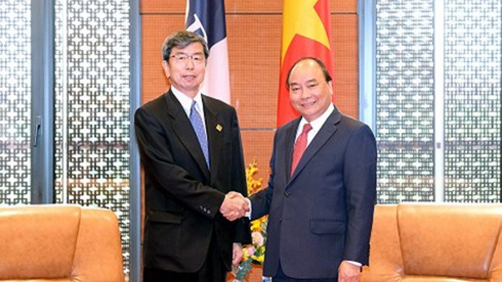 PM Phuc expects more preferential loan assistance from ADB