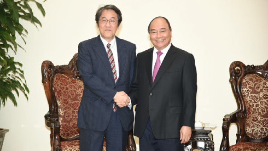 PM Phuc hosts Japanese, Hungarian diplomats