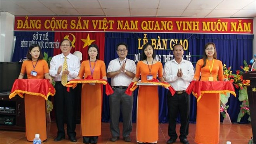 Japan gives medical equipment as aid for Ninh Thuan