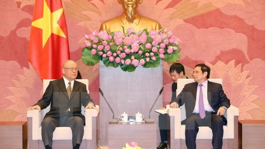 Party official receives Japanese guest
