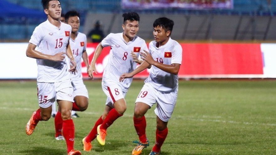 
        Vietnam, Japan boost football cooperation
                              