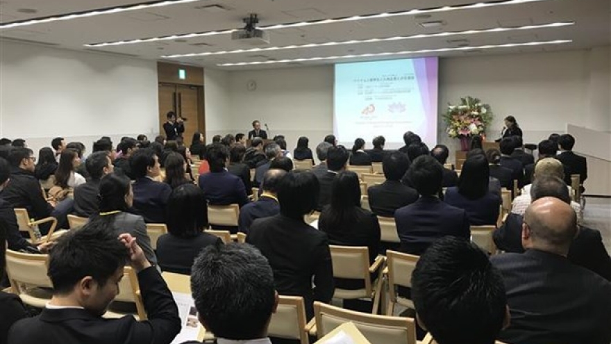 Japanese firms, Vietnamese students join exchange