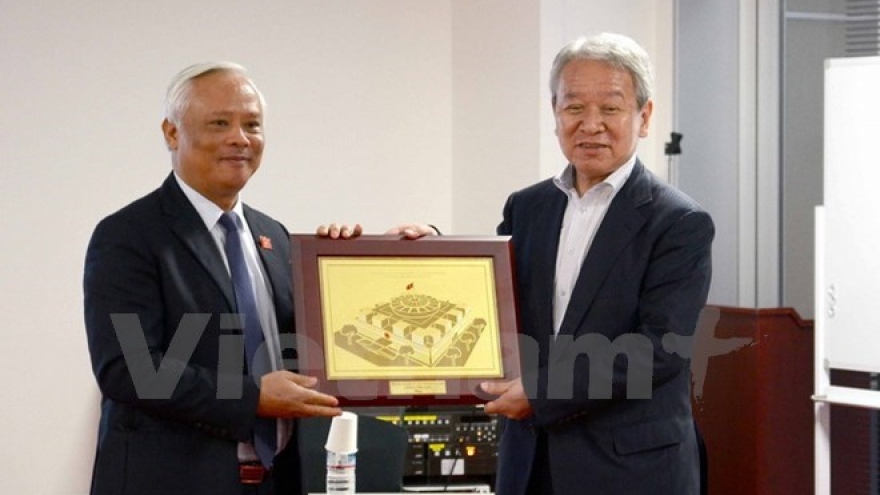 Vice NA Chairman begins visit to Japan
