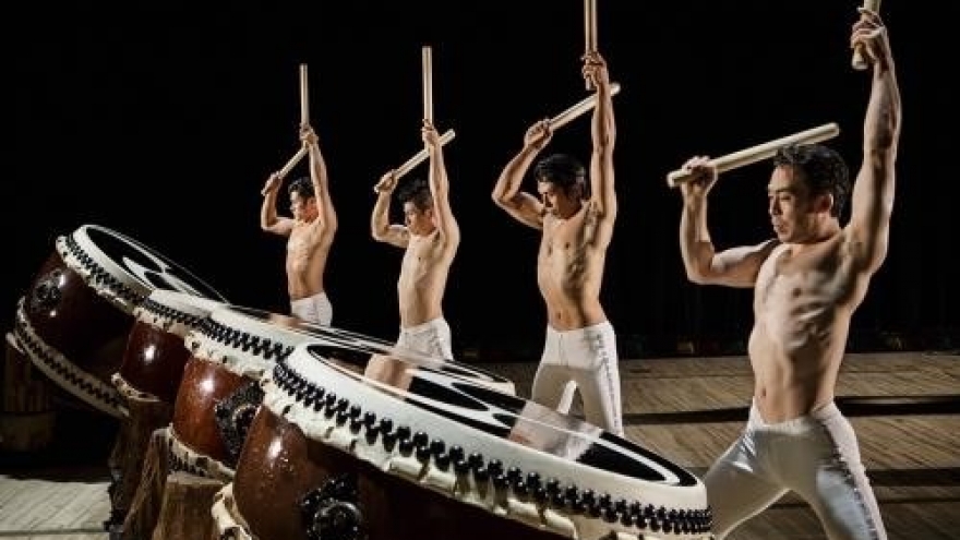 Japanese artists participate in traditional show