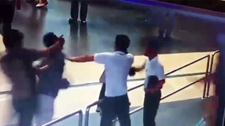 Traffic inspector who hit Hanoi airport employee asked to make public apology