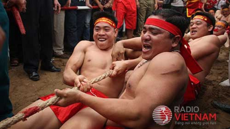 Tug of war game in Ngoc Tri village
