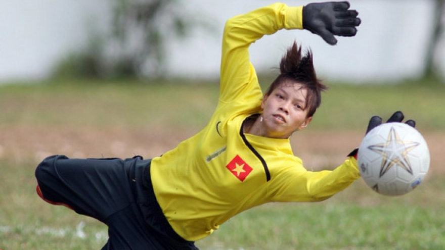 
        Female footballers win two AFF awards
                              