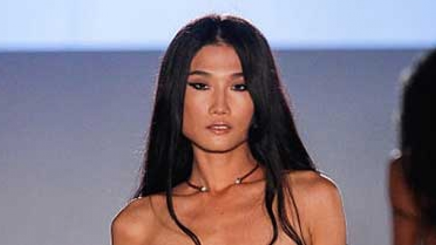 Kha My Van shows off hot bikini bod in US show