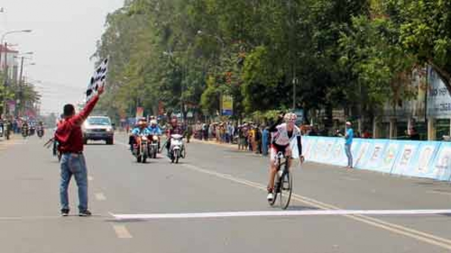 Hiromi wins second stage of international cycling event