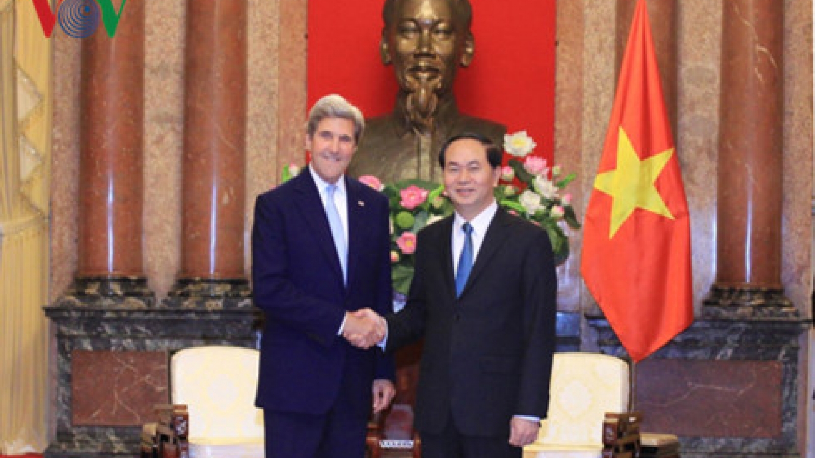 President, Deputy PM receive former US Secretary of State