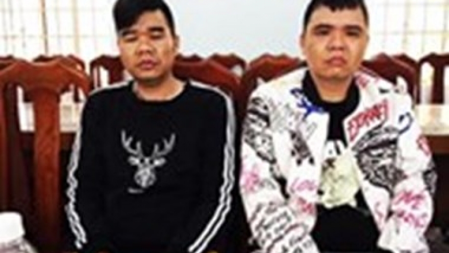 Khanh Hoa police hand over hunted criminals to China
