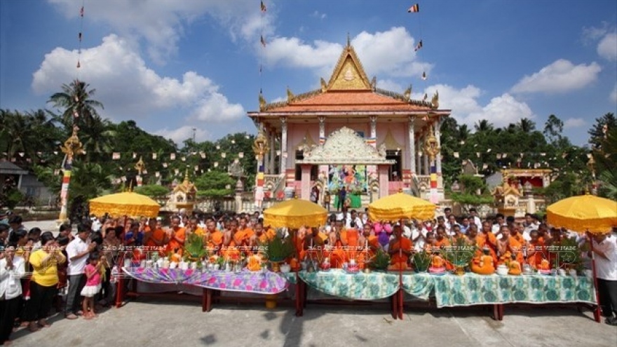 Southern Khmer groups enjoy traditional Chol Chnam Thmay