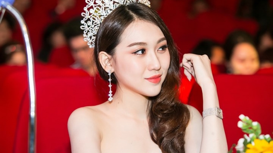 Hoang Kim looks angelic at beauty pageant