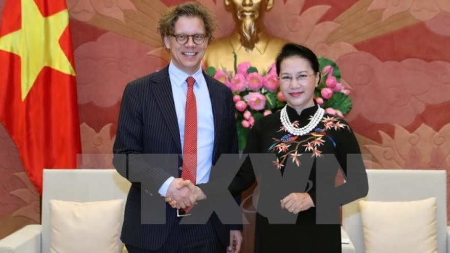 Vietnam looks forward to stronger ties with Sweden, Hungary