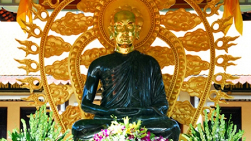
        Jade Buddha statue goes on show   
                              