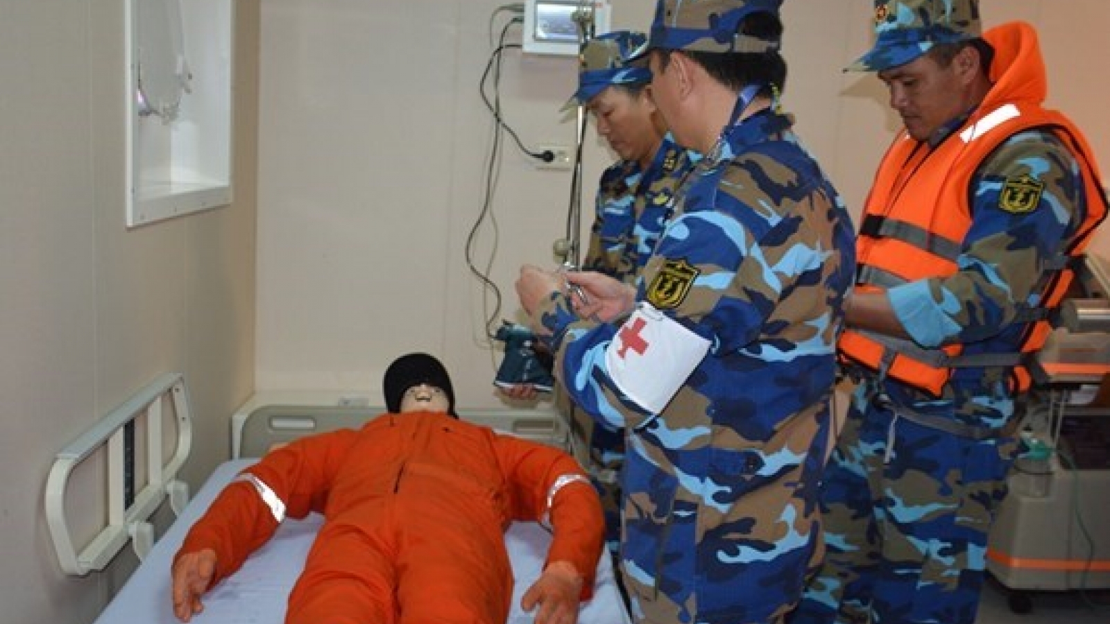 Vietnam’s navy fulfils tasks at Komodo exercise in Indonesia