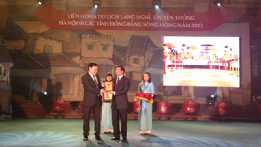 Traditional craft village tourism festival held in Hanoi